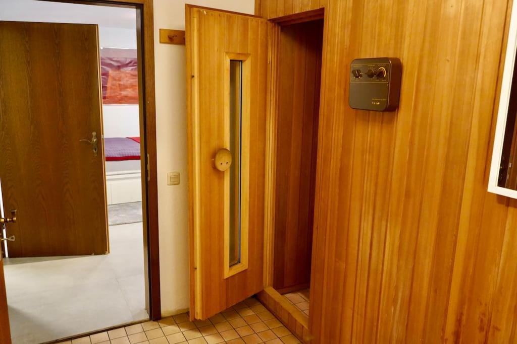 Helle Kellerwohnung Im Gruenen Mit Sauna كولونيا المظهر الخارجي الصورة